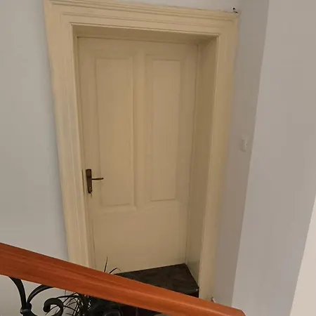 Apartment Ema *